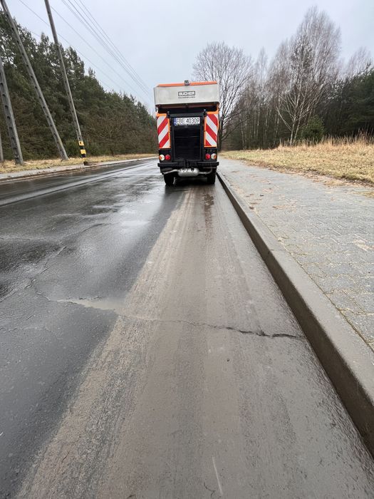 Zamiatarka  sprzatanie szorowarka zamiatanie