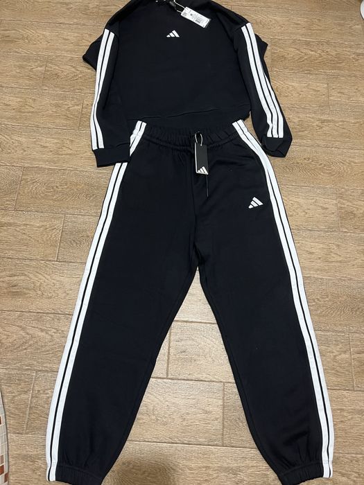 Продам спортивний костюм adidas на флісі