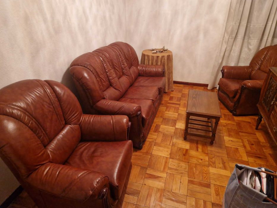 Sofás em Pele Estado Muito Bom!