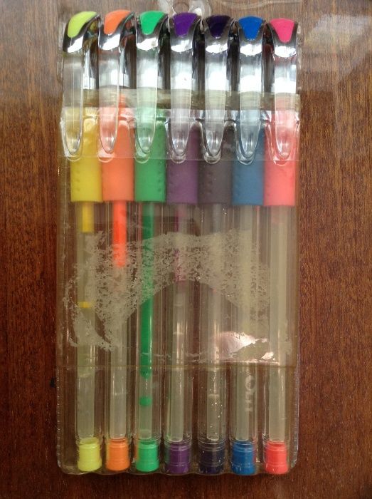 Продам цветные гелевые ручки в наборе.