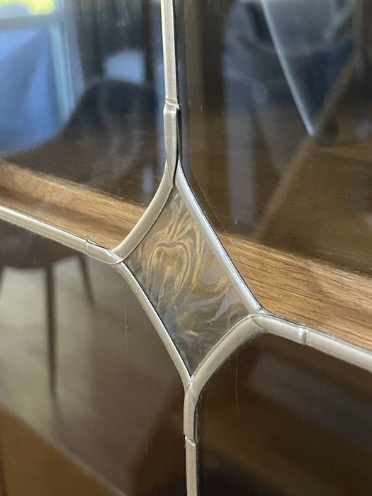 Solidny dębowy kredens