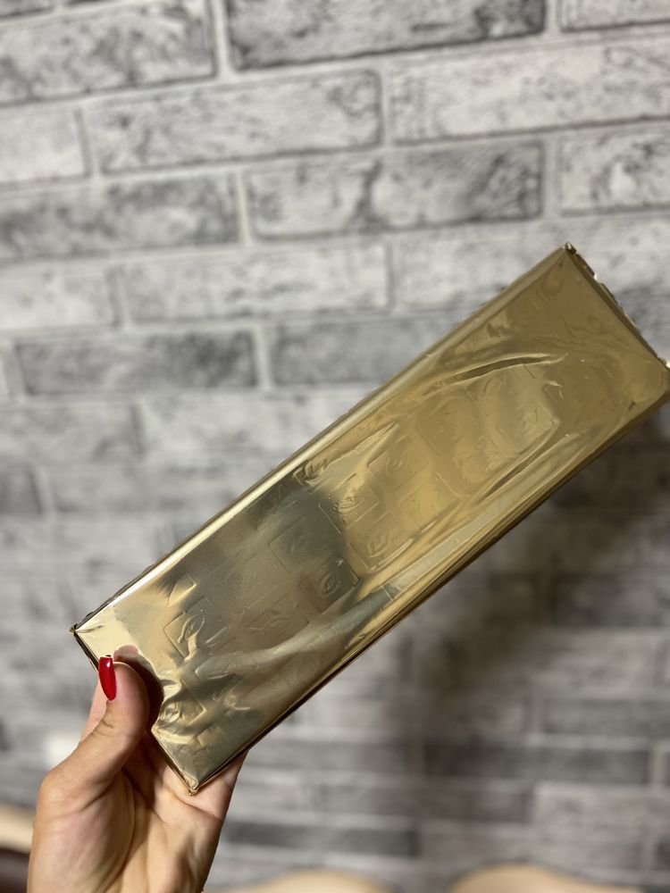 Шоколад Lindt Лінд молочний з горіхами та родзинками 225грам