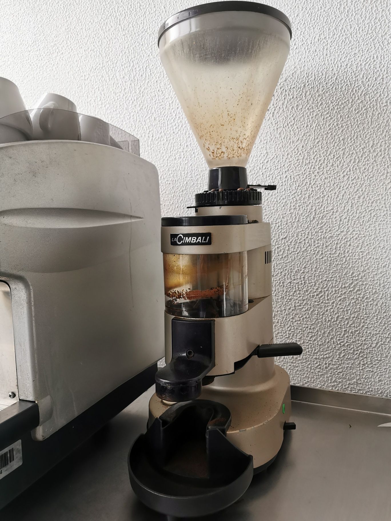 Máquina de café e moinho