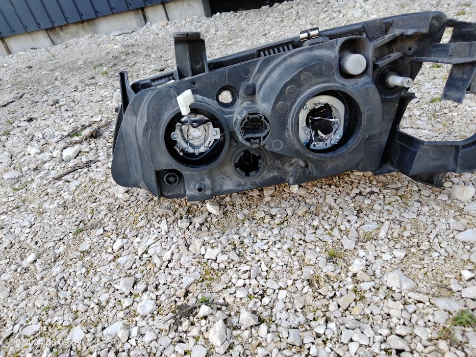 Lampa przednia prawa nissan almera N16