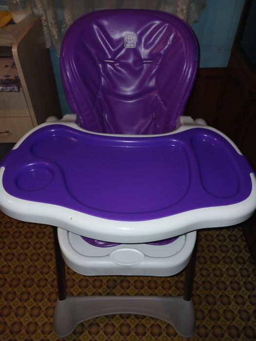 Крісло для годування в гарному стані