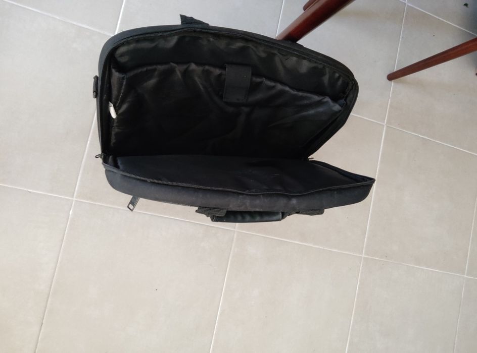 Mala preta,  marca HP, para computador