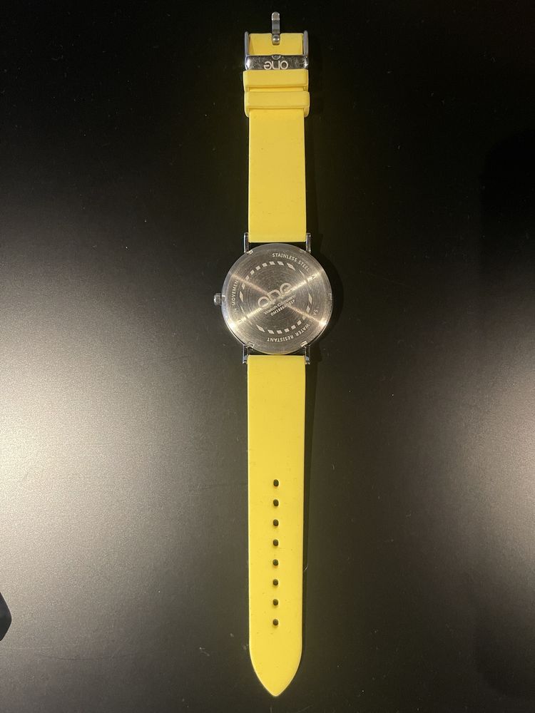 Relógio Amarelo One