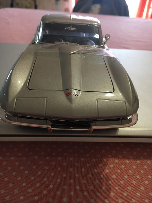 Miniatura 1965 Chevrolet Corvette, 1/18 da Maisto