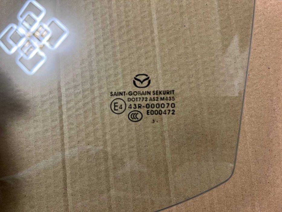 Задня ліва форточка Mazda 3 bn 2018 рік