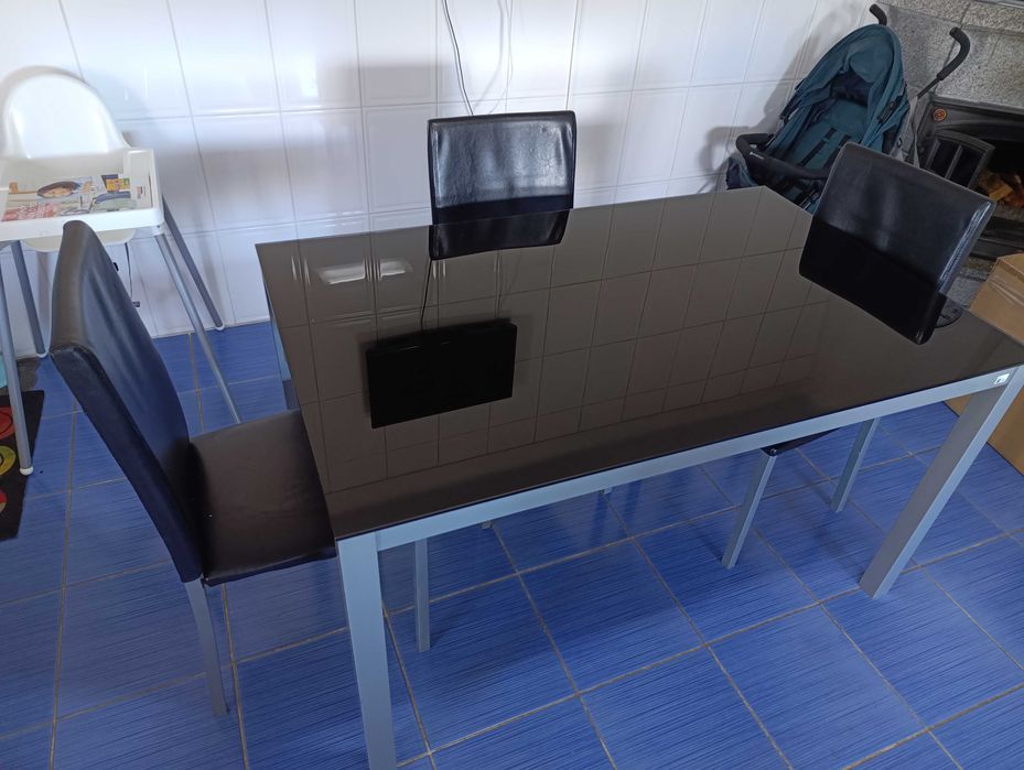 Mesa de cozinha ou de Sala com vidro temperado
