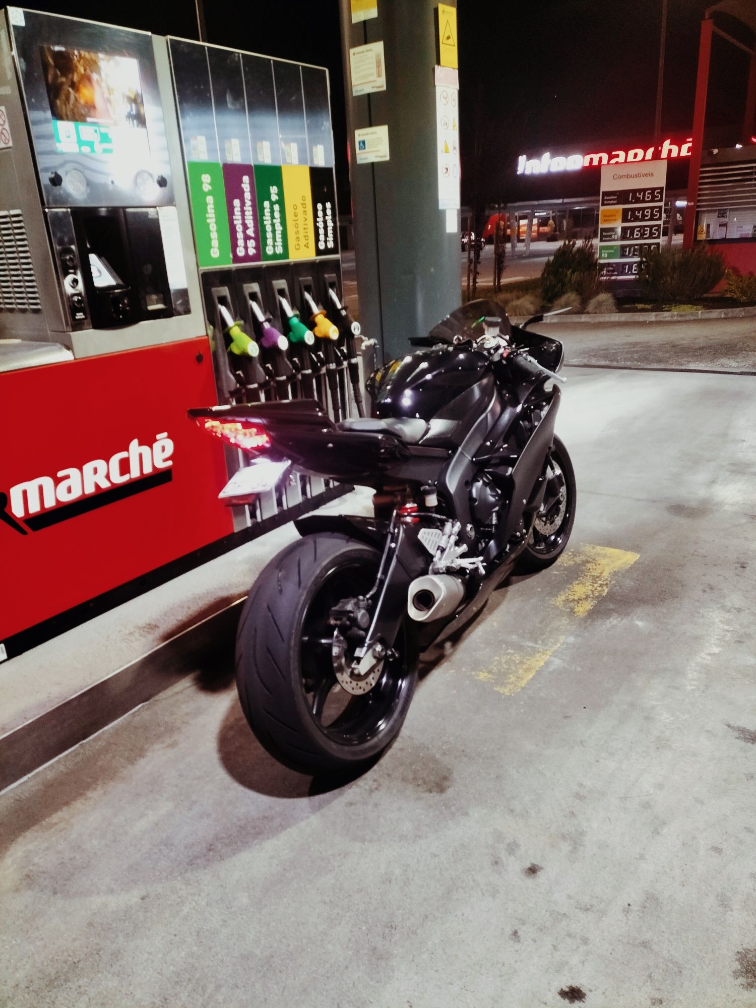 Yamaha R6 RJ11 de 93 kilowats
Com 57 mil kilometros evolutivos,motor