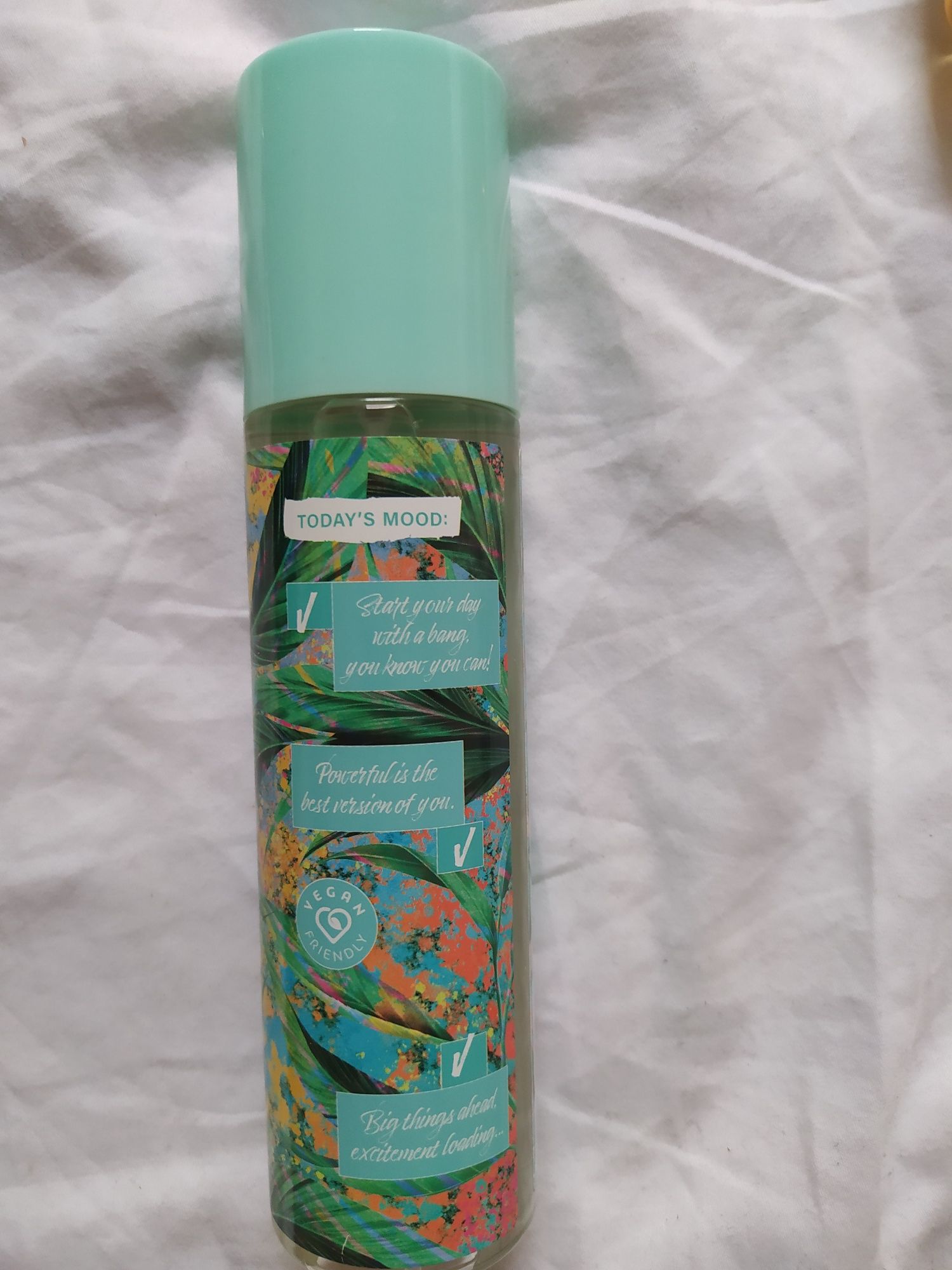 C-THRU Vibrant Macha Mood Oasis mgiełka zapachowa do ciała 200 ml