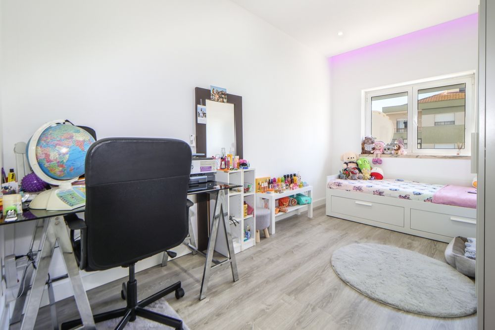 Apartamento T3 remodelado com arrecadação