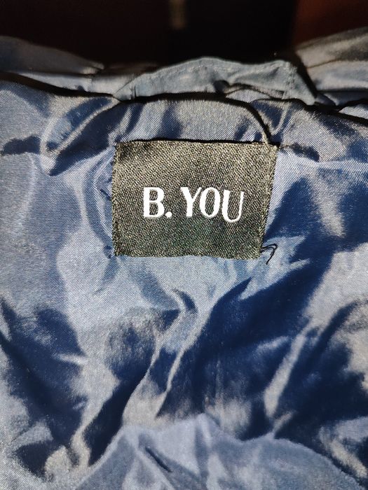 Женское пальто, длинная куртка.