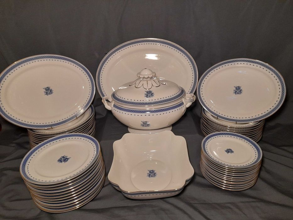 Pratos Vista Alegre, travessas, terrina - Serviço Cozinha Velha