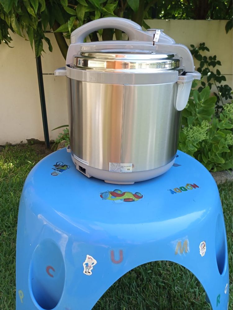 Robot de cozinha ERIKACHEF, novo (nunca usado)