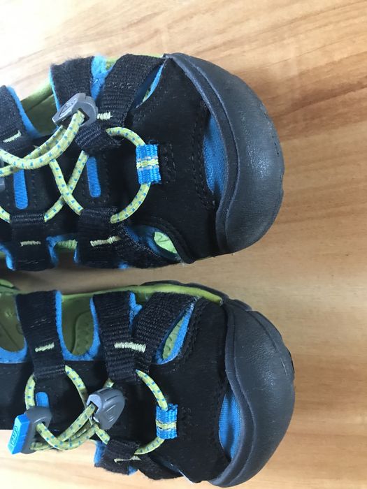 Sandały chłopięce czarne keen r 32/33 gratis druga para