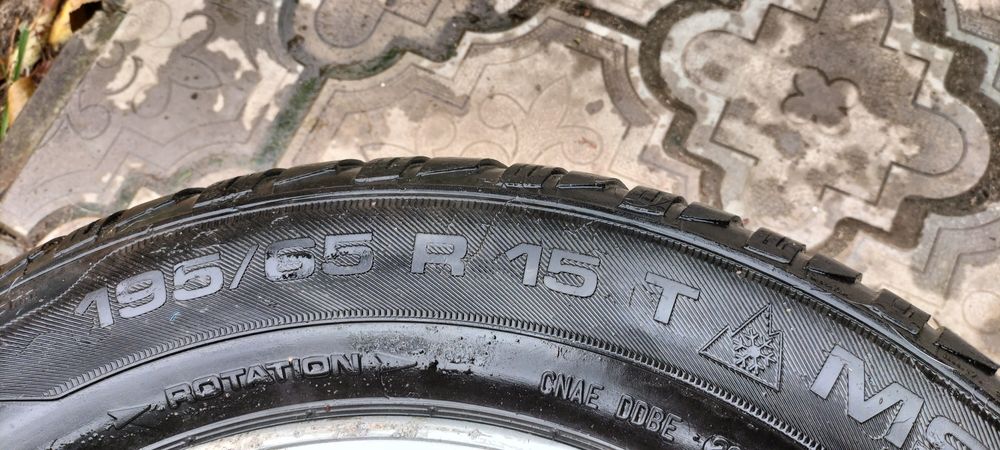 Продам, диски разом з шинами,на Мазда.