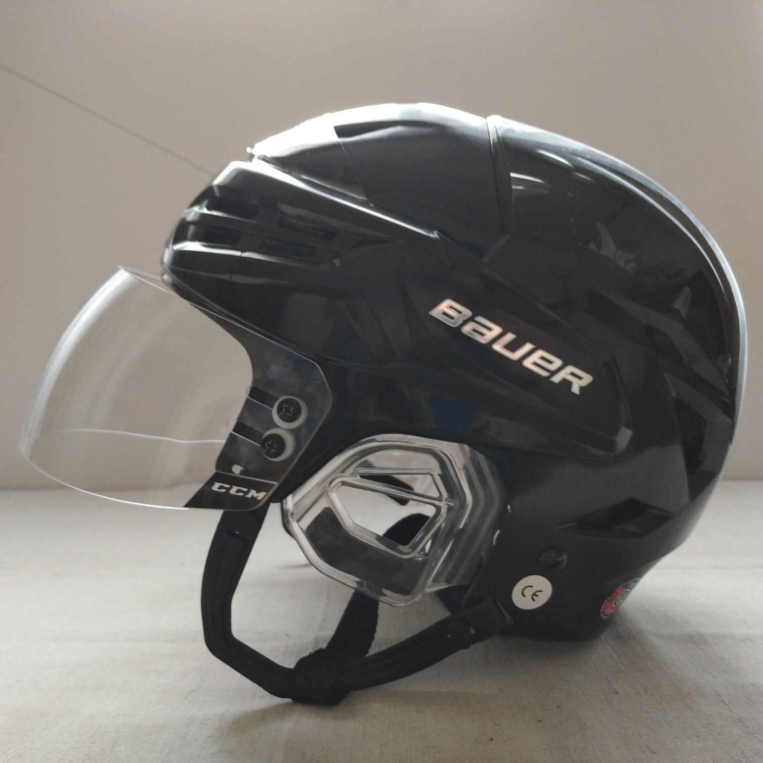 Продам хоккейный шлем Bauer Re-Akt 95