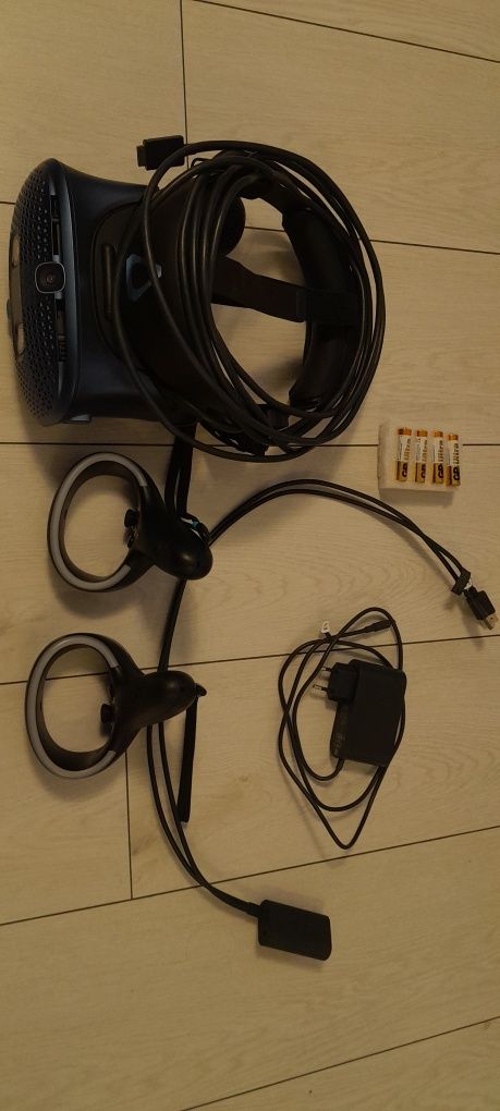 Htc vive cosmos.