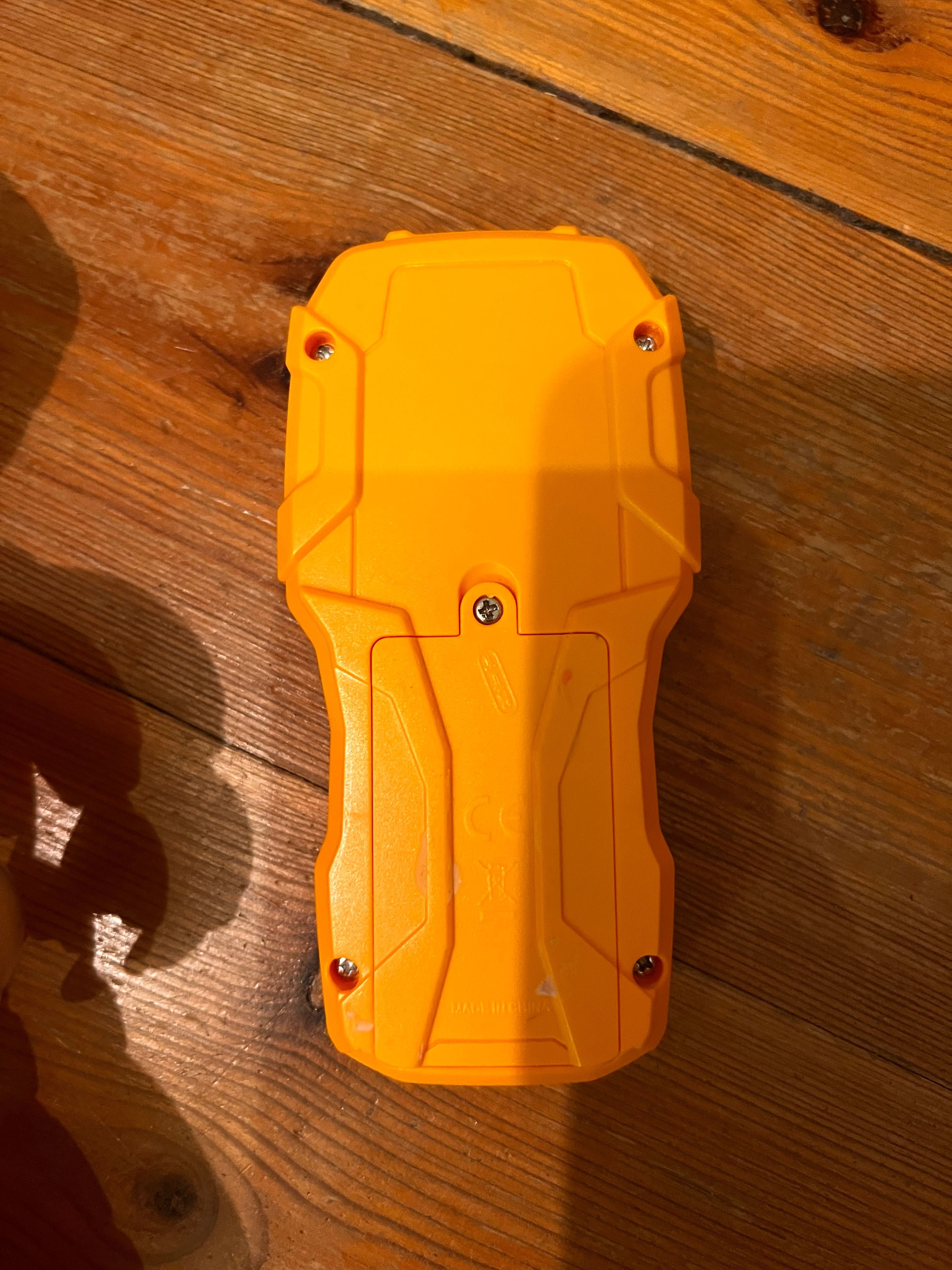 Robot zdalnie sterowany z pilotem