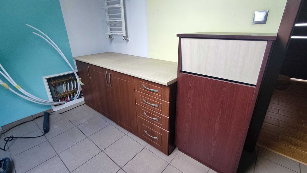 Kosz na odpadki, duży śmietnik, pojemnik na brudy