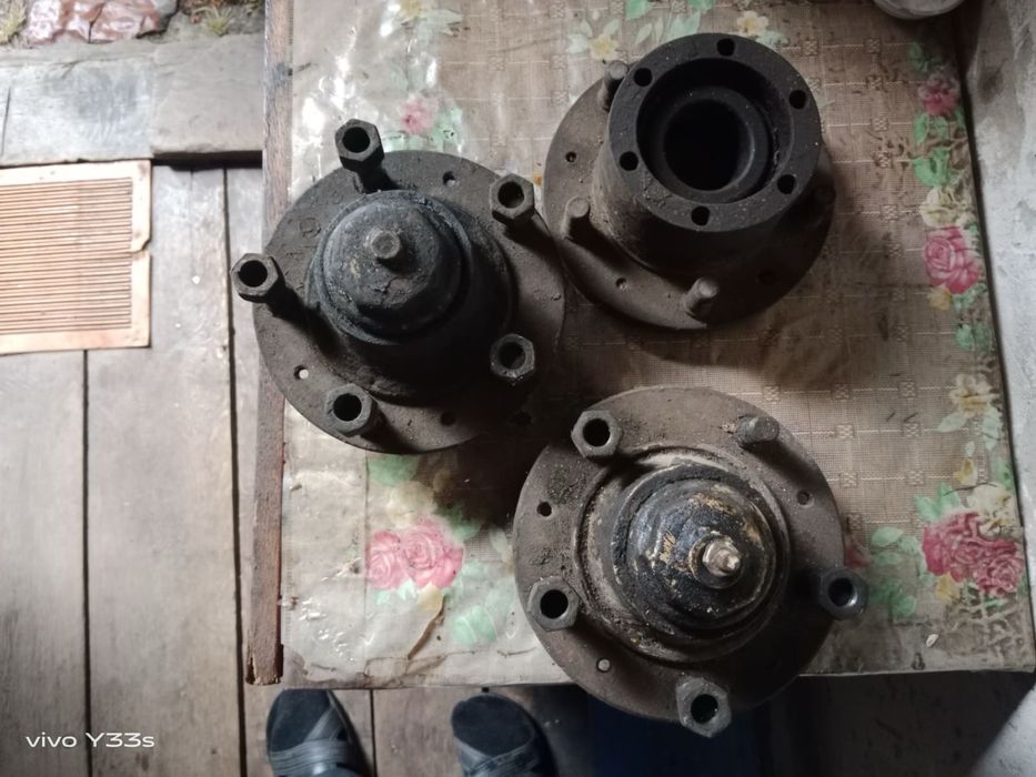 Продам ступици уаз передні 2 і одна задня