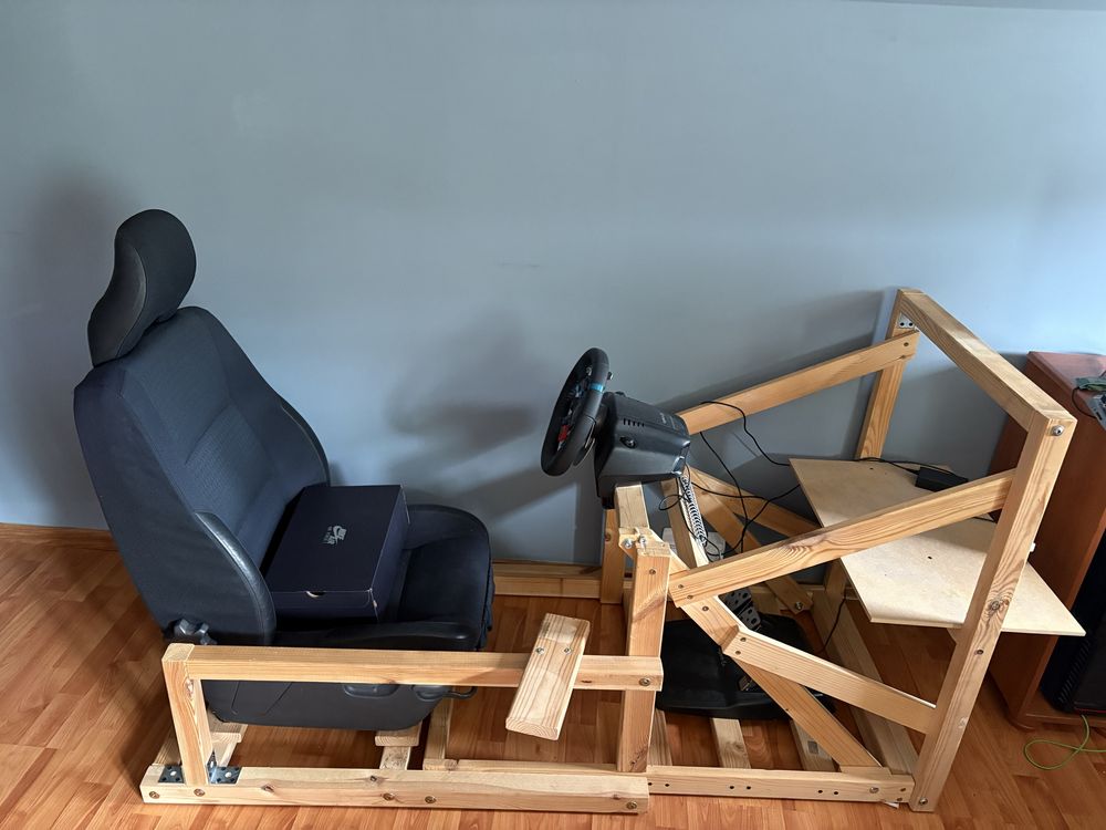 Stanowisko simracing z kierownica logitech g29