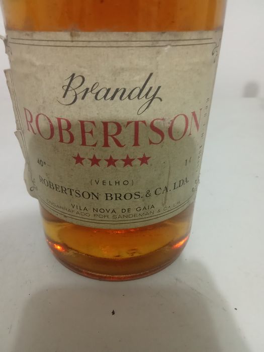 Vendo brandy.garrafa muito antiga em bom estado de conservação.