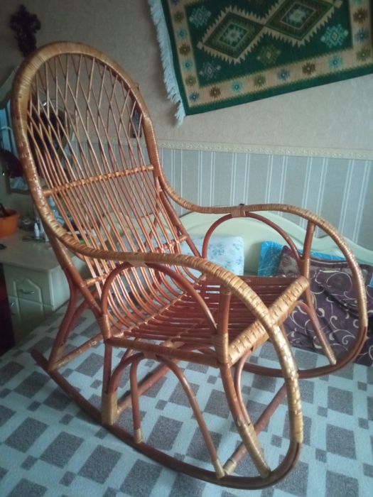 Крісло качалка з лози