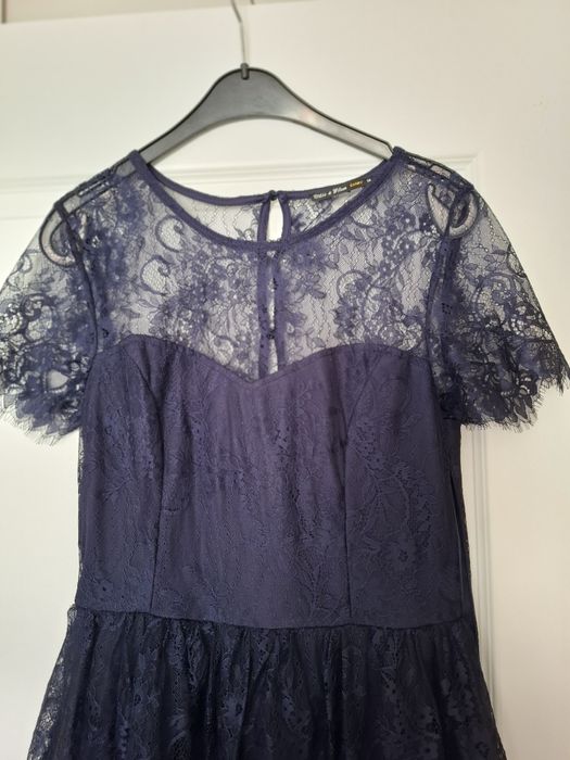 Nowa, granatowa sukienka Carry, koronką, r.38