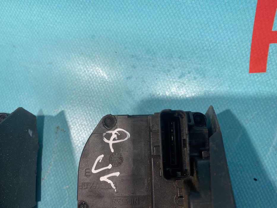 Замок дверей Nissan Qashqai j10 лівий Кашкай 08-13р