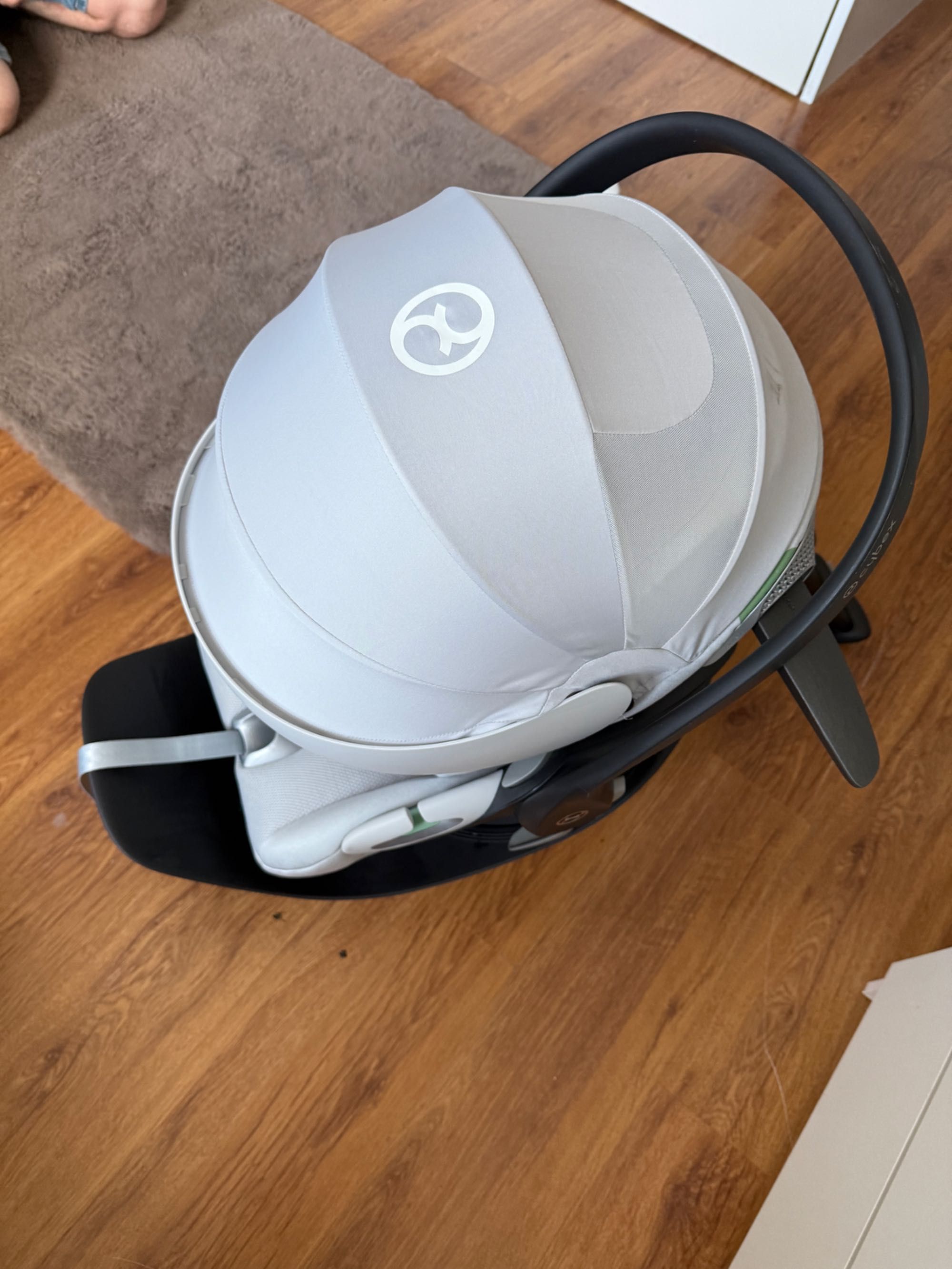 CYBEX Platinum Cloud T i-Size Platinum White Plus z bazą