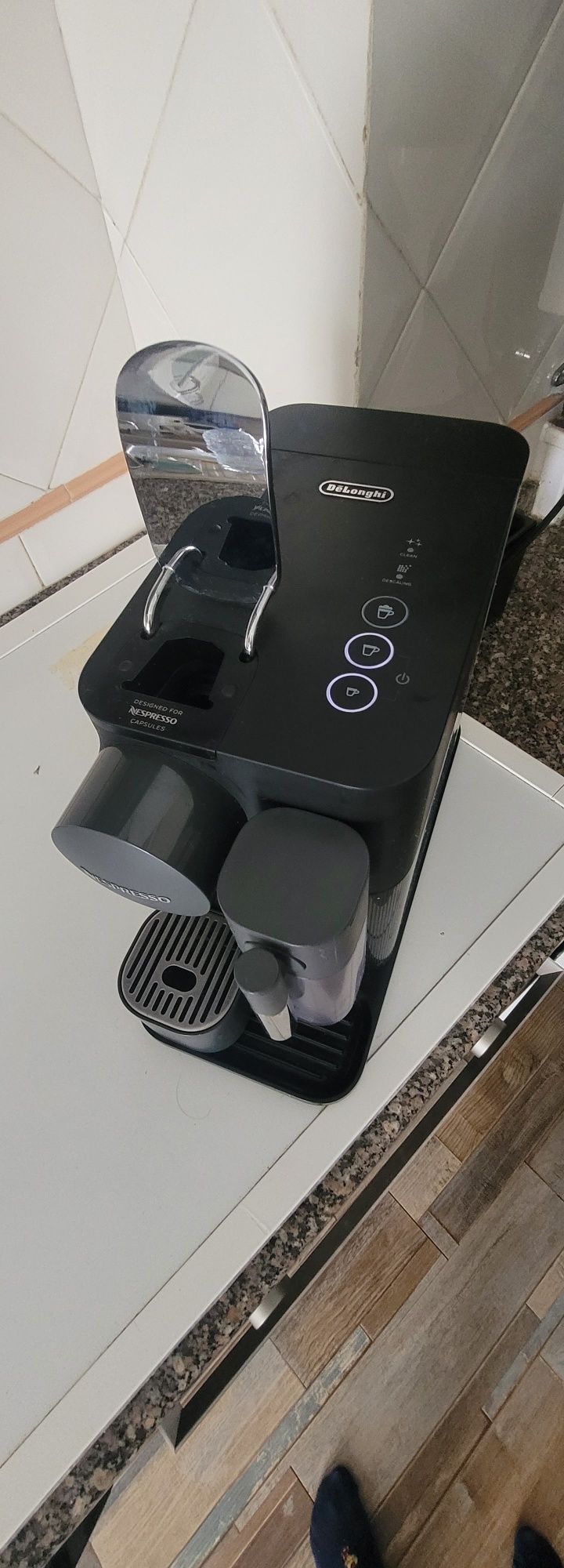 Maquina café nespresso latissima