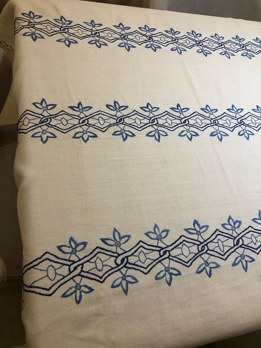 Toalha em Linho caseiro bordado á mão
