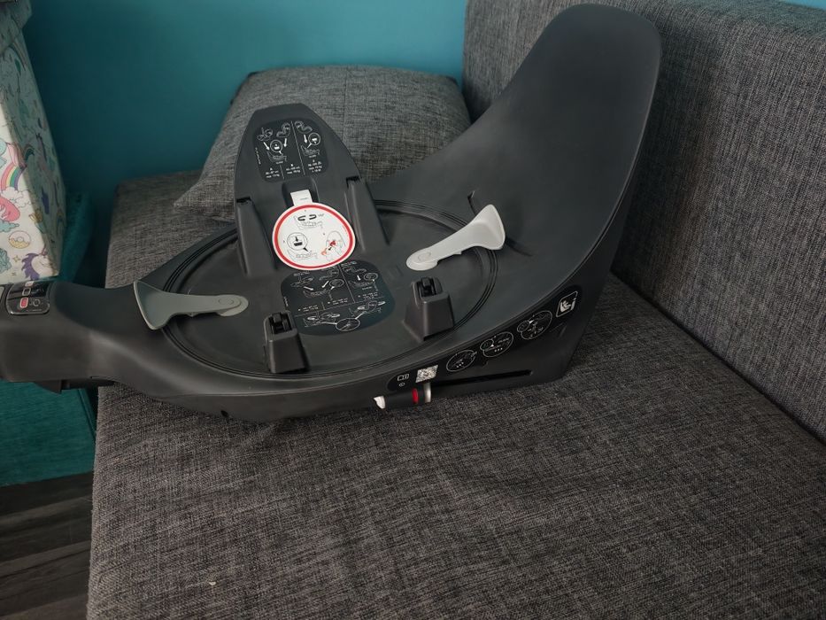 Fotelik Cybex T-size plus wraz z bazą obrotową