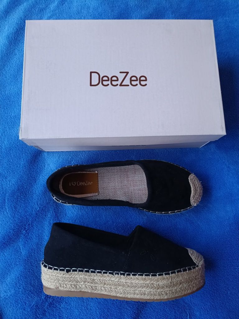 DeeZee, nowe buty espadryle z czarnego zamszu, kosztowały 99 zł.