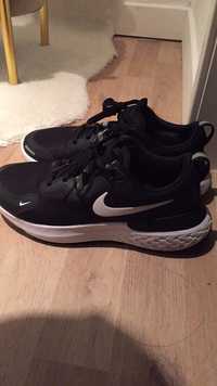 Tenis nike pretos numero 36,5