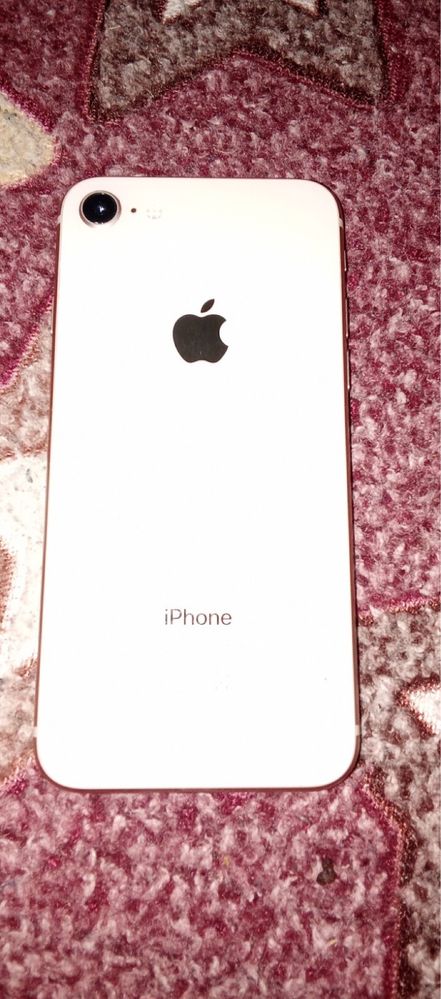 iPhone 8 4/64 телефон у гарному стані