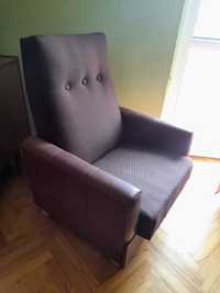 Fotel typu uszak pojedynczy na spreźynach skòrzany,siedzisko materiał
