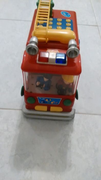 Carro de Bombeiros / Telefone e Encaixe de Formas e Cores