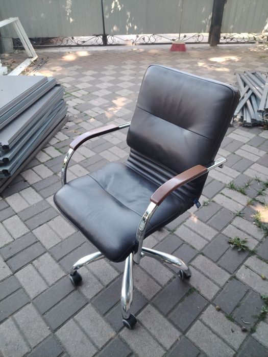 Офісне крісло Nowy Styl