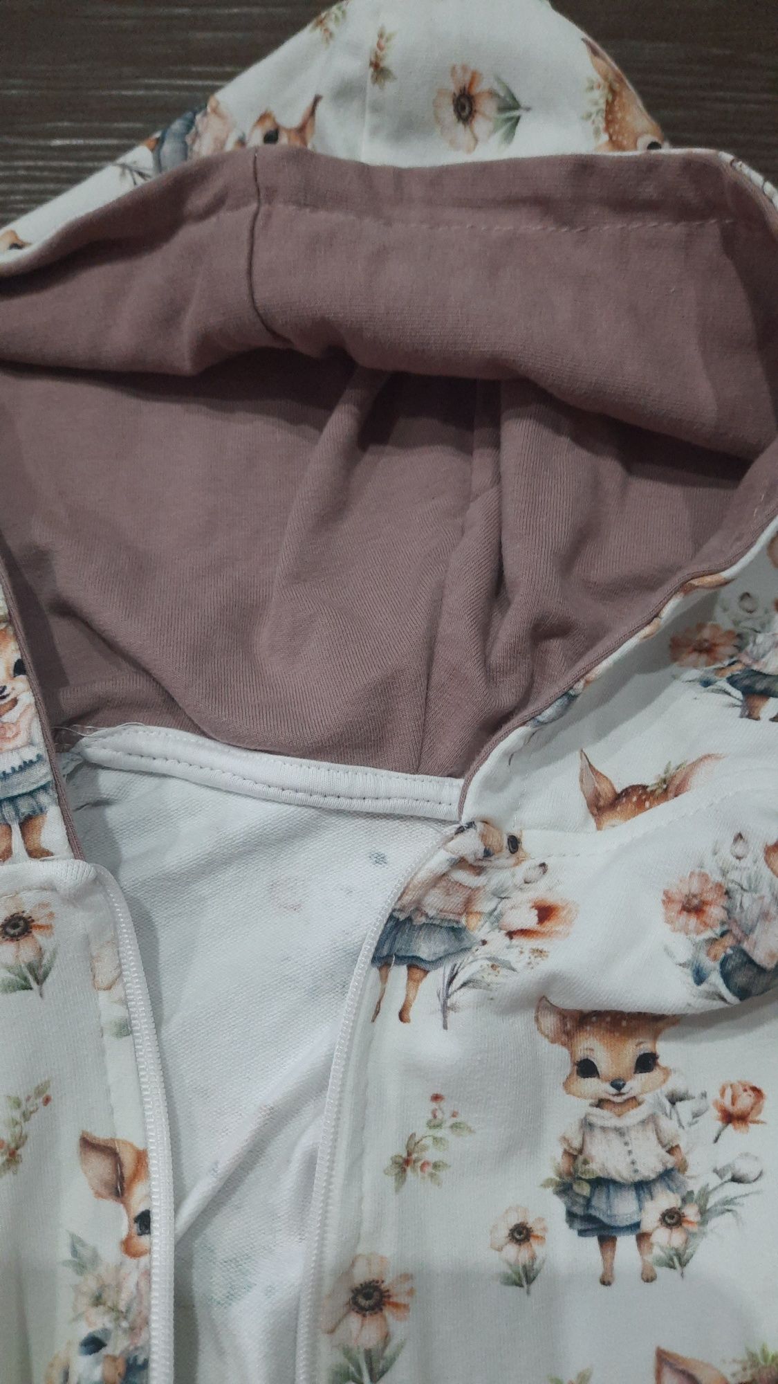 Bluza dresowa Le Bebe z dresowki 98 baskinka falbanka sarenki beż braz