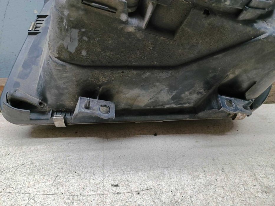 Lampa Prawy Przód Prawa Przednia VW Bora Z HALOGENEM ORYGINAŁ HELLA !