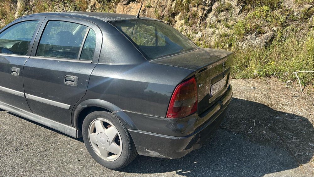 Carro motor batido
