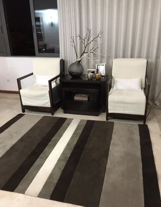 Conjunto sala mesas apoio carpete cadeiroes poltronas candeeiro
