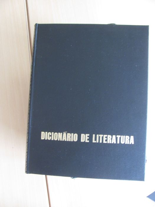 Dicionário de literatura; Portuguesa.Brasileira, Galega
