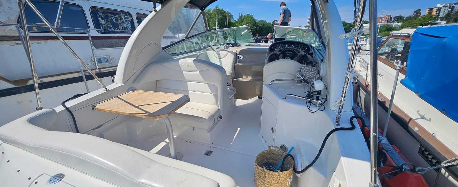 Sea Ray 280 Sundancer, mercruiser 4,3mpi 220 KMx2 pływała po jeziorach