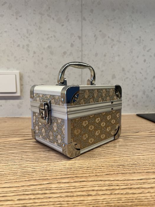 Шкатулка для прикрас чи косметики з дзеркалом