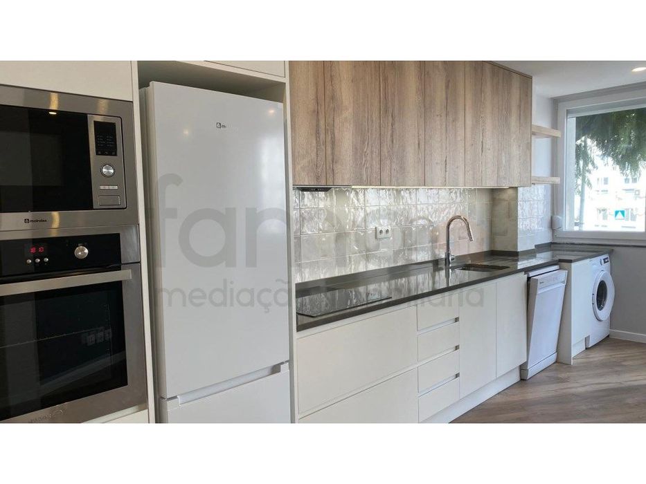 T2 Remodelado para Arrendamento em Linda-a-Velha